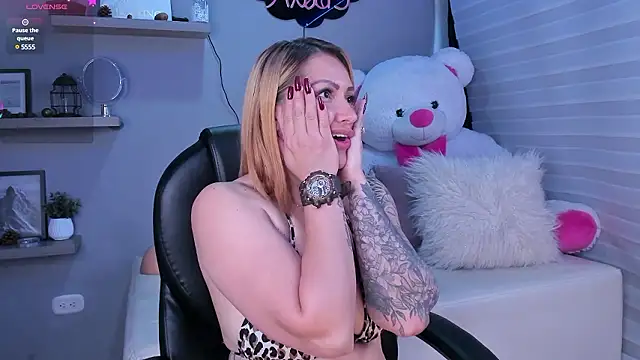Snapshot of Alexasmith06 chatting on December 3, 1:21 pm Alexasmith06 online show from December 3, 1:21 pm