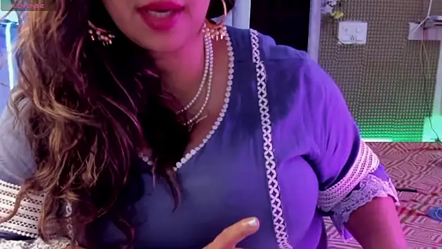 Snapshot of Gulabi_Queen chatting on February 26, 8:37 am Gulabi Queen online show from February 26, 8:37 am