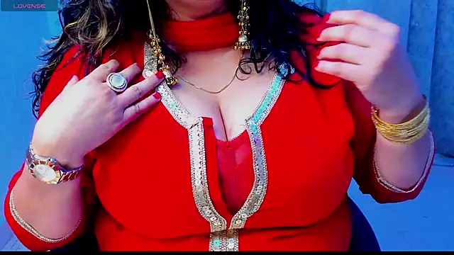 Snapshot of Gulabi_Queen chatting on December 5, 4:47 pm Gulabi Queen online show from December 5, 4:47 pm