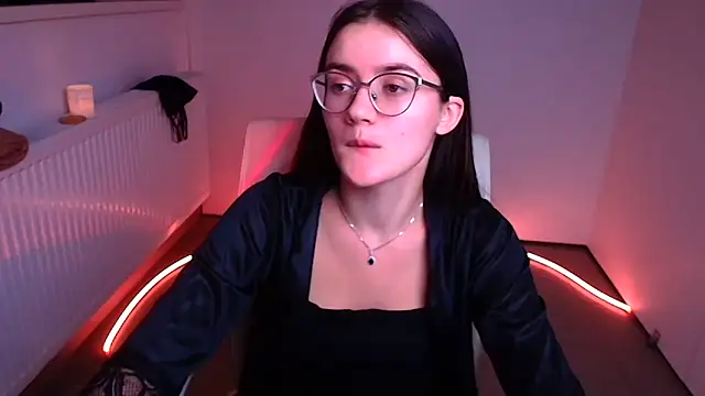 Snapshot of Josephine_jo chatting on December 12, 1:32 am Josephine jo online show from December 12, 1:32 am
