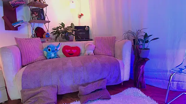 Snapshot of HANNAH_LOVEE chatting on April 8, 2:55 am HANNAH LOVEE online show from April 8, 2:55 am