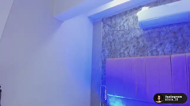 Snapshot of aliccecooper chatting on January 6, 10:52 am aliccecooper online show from January 6, 10:52 am