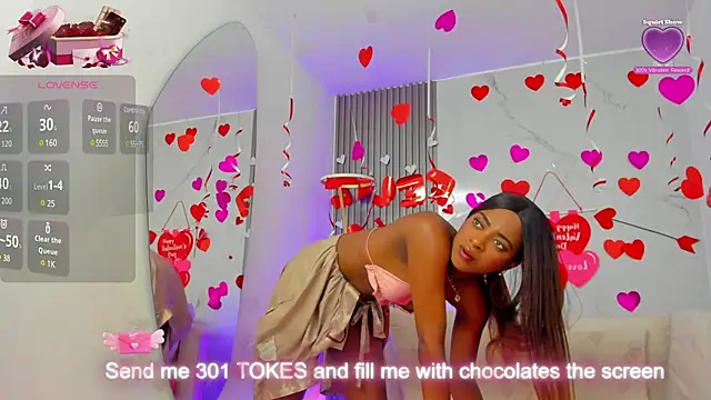 Snapshot of ebonydreams01 chatting on February 19, 12:00 pm ebonydreams01 online show from February 19, 12:00 pm