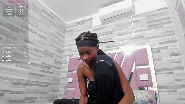 Snapshot of ebony_march chatting on January 5, 6:35 pm ebony march online show from January 5, 6:35 pm