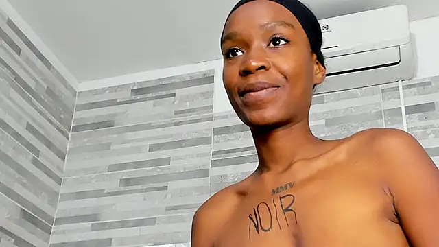 Snapshot of ebony_march chatting on September 19, 7:03 pm ebony march online show from September 19, 7:03 pm