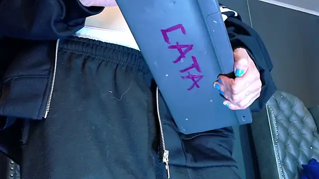 LusstCruella online show from December 5, 6:04 pm