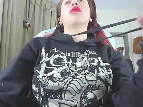 Snapshot of GoddessJessica_roger chatting on April 13, 5:24 am GoddessJessica roger online show from April 13, 5:24 am