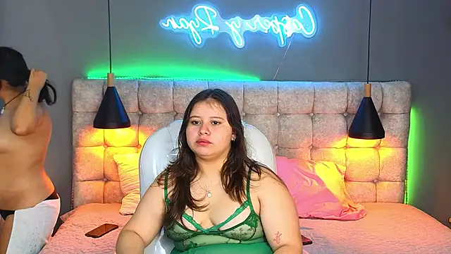 Laia and Aloby online show from January 7, 3:33 pm