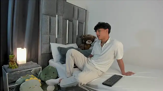 All3ssandr0 online show from October 9, 2:31 am