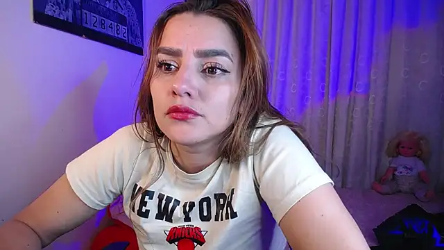 Snapshot of Lu_perez chatting on March 22, 11:30 pm Lu perez online show from March 22, 11:30 pm