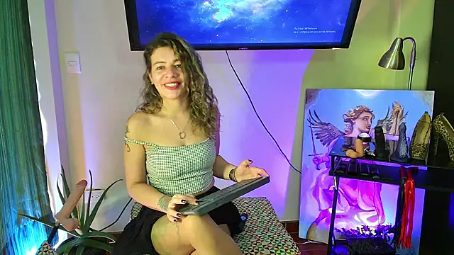Snapshot of oriana_thomson2 chatting on January 15, 4:00 pm oriana thomson2 online show from January 15, 4:00 pm
