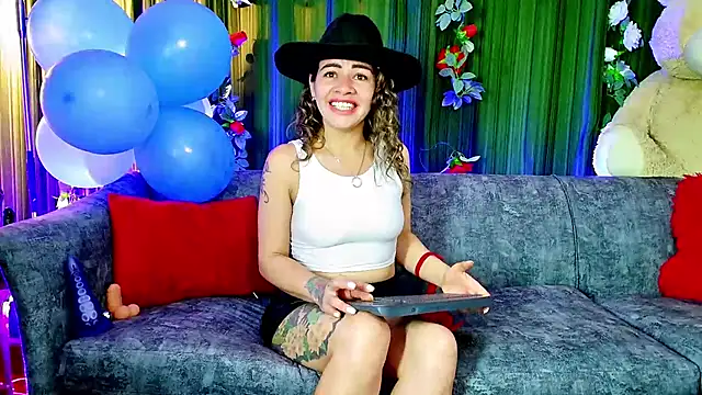 Snapshot of oriana_thomson2 chatting on February 24, 3:33 am oriana thomson2 online show from February 24, 3:33 am