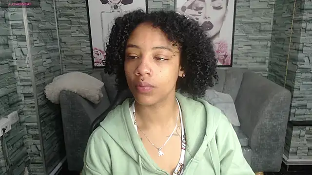 Snapshot of Violeth_b chatting on September 23, 12:41 pm Violeth b online show from September 23, 12:41 pm