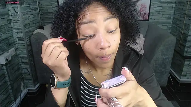 Snapshot of Violeth_b chatting on September 26, 12:53 pm Violeth b online show from September 26, 12:53 pm