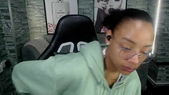 Snapshot of Violeth_b chatting on September 27, 12:43 pm Violeth b online show from September 27, 12:43 pm