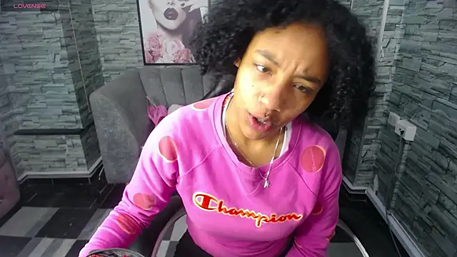 Snapshot of Violeth_b chatting on October 2, 12:45 pm Violeth b online show from October 2, 12:45 pm