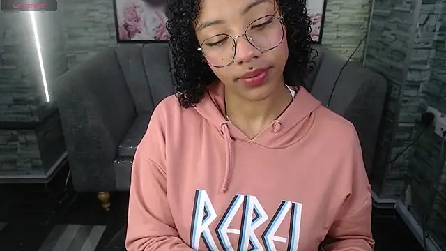 Snapshot of Violeth_b chatting on October 6, 12:57 pm Violeth b online show from October 6, 12:57 pm