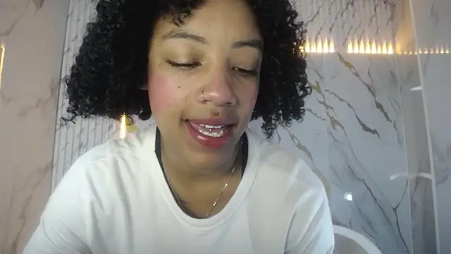 Snapshot of Violeth_b chatting on October 7, 12:57 pm Violeth b online show from October 7, 12:57 pm