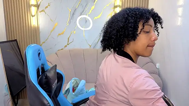 Snapshot of Violeth_b chatting on October 8, 12:47 pm Violeth b online show from October 8, 12:47 pm