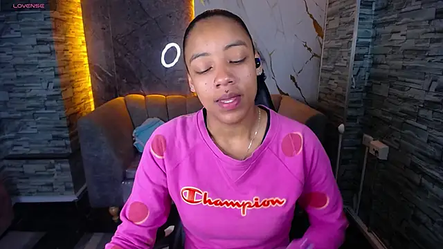 Snapshot of Violeth_b chatting on October 11, 12:47 pm Violeth b online show from October 11, 12:47 pm