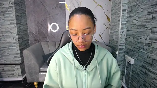 Snapshot of Violeth_b chatting on October 13, 12:49 pm Violeth b online show from October 13, 12:49 pm