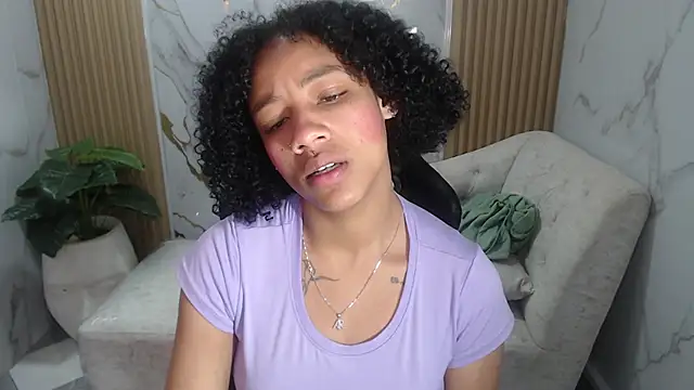 Snapshot of Violeth_b chatting on October 16, 12:50 pm Violeth b online show from October 16, 12:50 pm