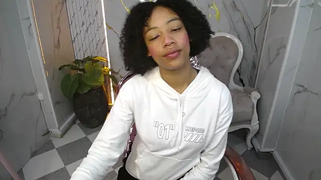 Snapshot of Violeth_b chatting on October 17, 1:14 pm Violeth b online show from October 17, 1:14 pm