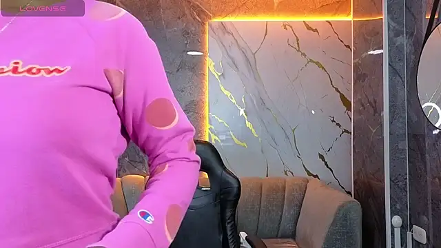 Snapshot of Violeth_b chatting on October 18, 12:50 pm Violeth b online show from October 18, 12:50 pm