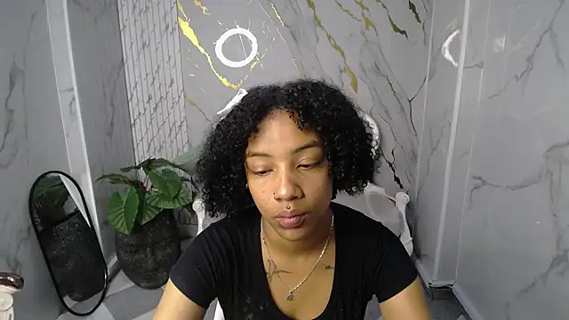 Snapshot of Violeth_b chatting on October 24, 12:45 pm Violeth b online show from October 24, 12:45 pm