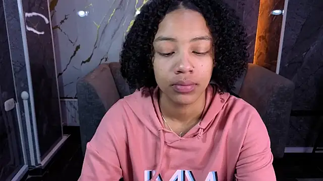 Snapshot of Violeth_b chatting on October 28, 12:52 pm Violeth b online show from October 28, 12:52 pm