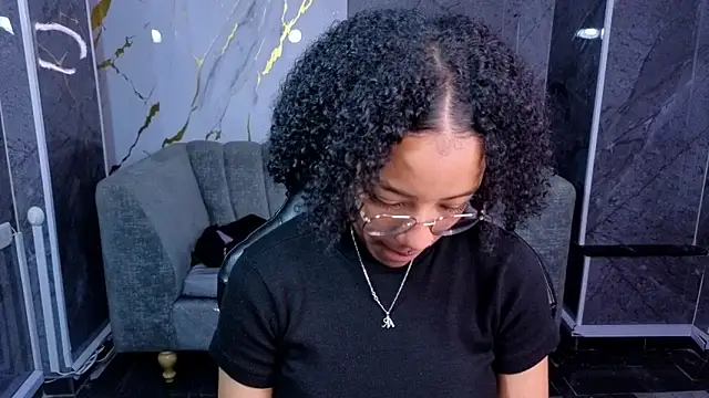 Snapshot of Violeth_b chatting on October 30, 12:50 pm Violeth b online show from October 30, 12:50 pm