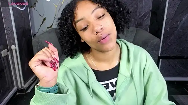 Snapshot of Violeth_b chatting on November 1, 12:51 pm Violeth b online show from November 1, 12:51 pm