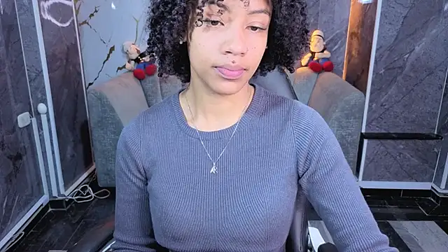 Snapshot of Violeth_b chatting on April 7, 12:49 pm Violeth b online show from April 7, 12:49 pm