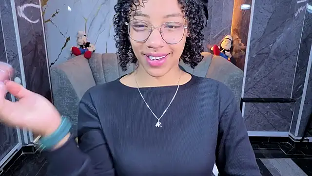 Snapshot of Violeth_b chatting on April 8, 1:00 pm Violeth b online show from April 8, 1:00 pm