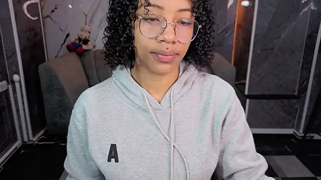 Snapshot of Violeth_b chatting on April 11, 12:53 pm Violeth b online show from April 11, 12:53 pm