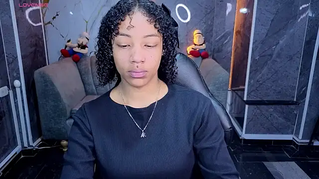Snapshot of Violeth_b chatting on April 13, 1:05 pm Violeth b online show from April 13, 1:05 pm