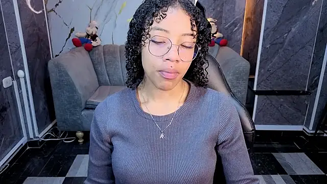 Snapshot of Violeth_b chatting on April 14, 12:44 pm Violeth b online show from April 14, 12:44 pm