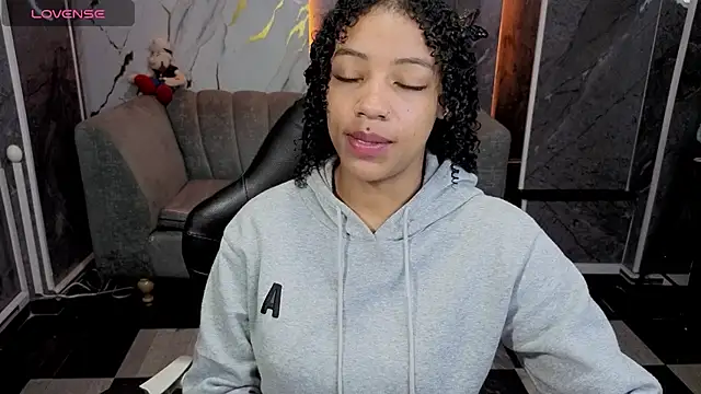 Snapshot of Violeth_b chatting on April 15, 12:56 pm Violeth b online show from April 15, 12:56 pm