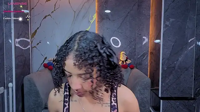 Snapshot of Violeth_b chatting on May 11, 4:04 pm Violeth b online show from May 11, 4:04 pm