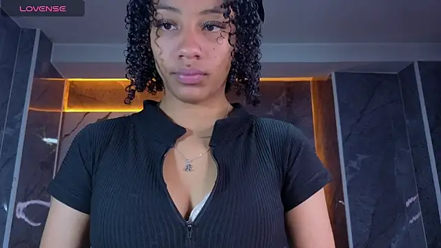 Snapshot of Violeth_b chatting on May 13, 1:30 pm Violeth b online show from May 13, 1:30 pm