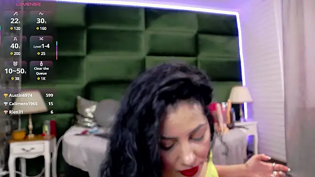 Snapshot of SelenSummer chatting on February 6, 9:22 am SelenSummer online show from February 6, 9:22 am