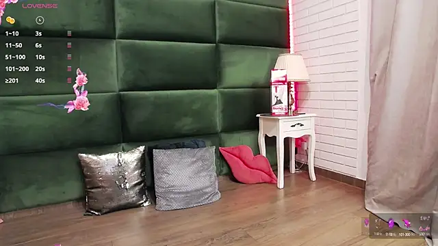 Snapshot of SelenSummer chatting on September 22, 4:03 am SelenSummer online show from September 22, 4:03 am