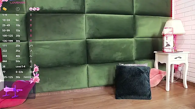 Snapshot of SelenSummer chatting on September 25, 4:16 am SelenSummer online show from September 25, 4:16 am