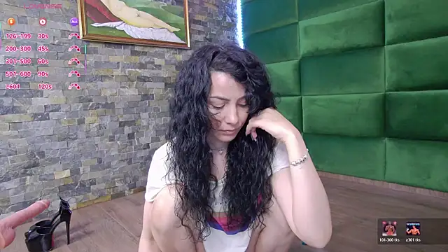 Snapshot of SelenSummer chatting on May 1, 4:06 am SelenSummer online show from May 1, 4:06 am