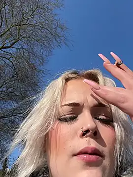 Snapshot of elina_may chatting on March 8, 1:03 pm elina may online show from March 8, 1:03 pm