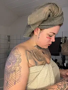 Snapshot of elina_may chatting on January 11, 8:08 am elina may online show from January 11, 8:08 am