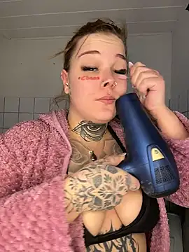 Snapshot of elina_may chatting on February 2, 8:02 am elina may online show from February 2, 8:02 am