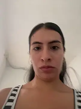 Snapshot of IssabellaLopez chatting on February 20, 1:33 pm IssabellaLopez online show from February 20, 1:33 pm