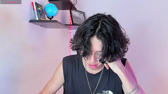 Snapshot of manu_vera chatting on October 2, 8:05 pm manu vera online show from October 2, 8:05 pm