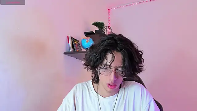 Snapshot of manu_vera chatting on October 3, 8:06 pm manu vera online show from October 3, 8:06 pm